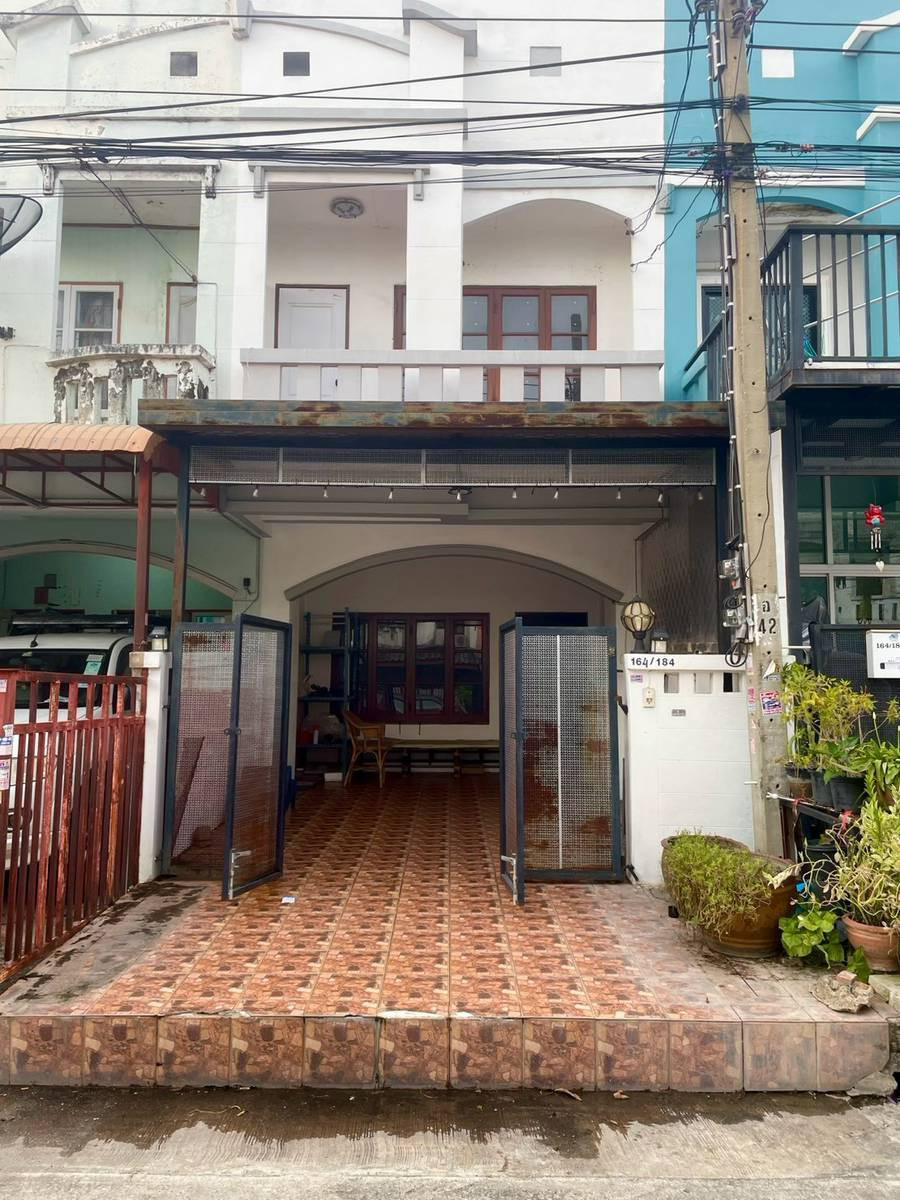 98735 - 2-story townhouse for sale, Pichada Village, Phimonrat Subdistrict, Bang Bua Thong District, Nonthaburi Province.