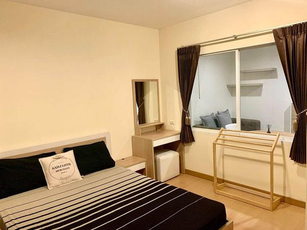 Condo for rent, between BTS Ekkamai and BTS Phra Khanong, convenient travel, closed kitchen, balcony, Life@Sukhumvit65.