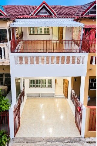 Makro Lotus's Mall Nakhon Sawan2 400m 2-story townhouse for rent Thanakorn Water Park 500m. Phahonyo