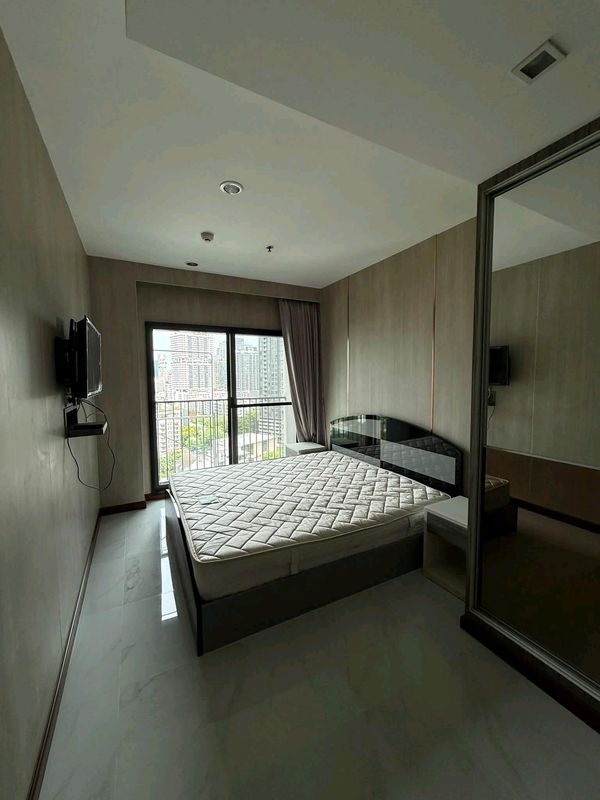 ✨🚇 Location in the heart of Sukhumvit, next to BTS Thonglor, convenient connection to the station.