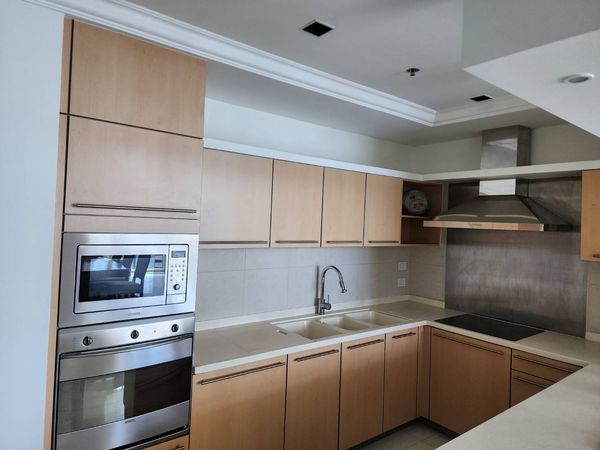 Athenee Residence for rent 3beds 3baths 197sqm 140,000 per month