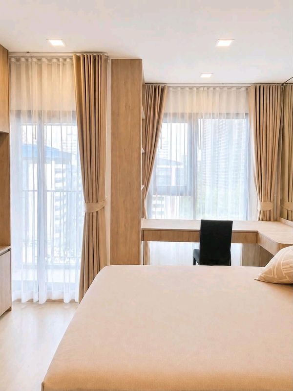 🤍 New room, never lived in! Fully beautifully decorated with premium grade furniture and electrical appliances. Green garden view on a Prime Location in the heart of Lat Phrao Intersection. Convenient travel by both BTS and MRT.