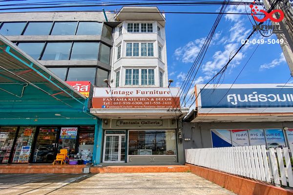 ขายและให้เช่าอาคารพาณิชย์ 4.5 ชั้น ติดถนนศรีนครินทร์ สมุทรปราการ ใกล้ MRT ศรีแบริ่ง 