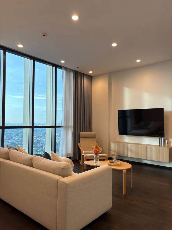 🏙️ Penthouse 4 ห้องนอน 202 ตร.ม. ชั้น 48 วิวสูง พื้นที่กว้างสำหรับครอบครัว | Whizdom Essence