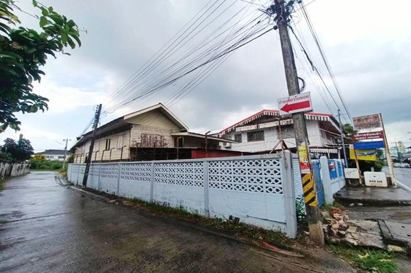 2-story detached house for sale, 74 sq m, Srisumang Road, corner house, Mueang Tai Subdistrict, Mueang District, Sisaket Province.
