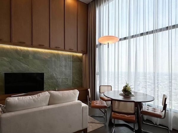 ขาย คอนโด พาร์ค ออริจิ้น จุฬา-สามย่าน ห้องแต่งสวยโดย Interior Designer ในสไตล์ Mid-Century Modern พร้อมเข้าอยู่