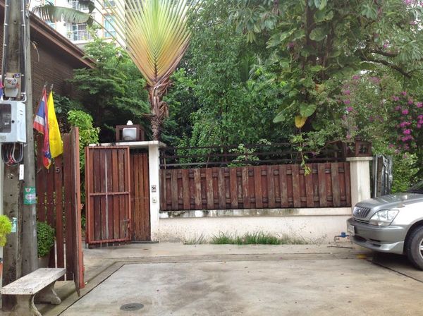 บ้านหรูๆ มีสระว่ายน้ำส่วนตัว สวนสวยๆ ย่านลาดพร้าว😎