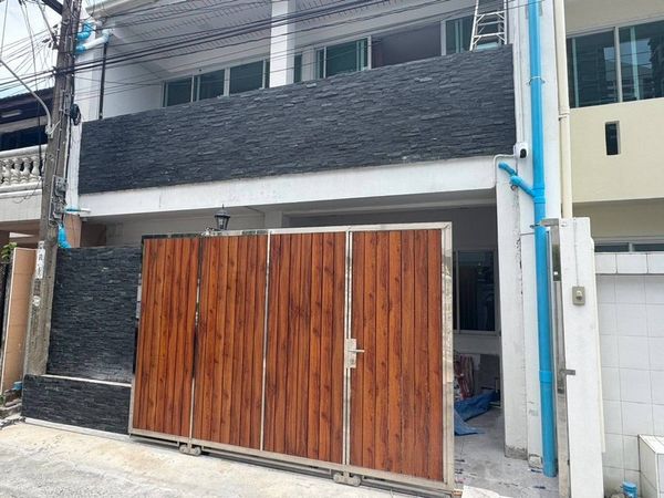 ghd000907R Townhouse for rent in Sukhumvit 26 Area 26 sq wah 3 bedrooms, 3 bathrooms