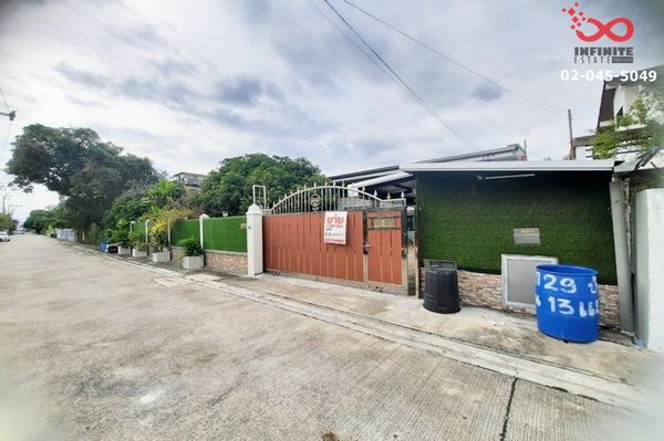 Single house for sale, 143 sq m., Pruksachart Village, Ramkhamhaeng 118, near BTS-Motorway.
