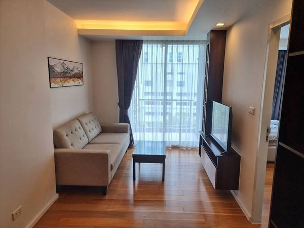 Condo for rent, walk to BTS Ploenchit and walk to Benjakitti Park, location that many people ask about, in a room size 48 sq m. Focus Ploenchit