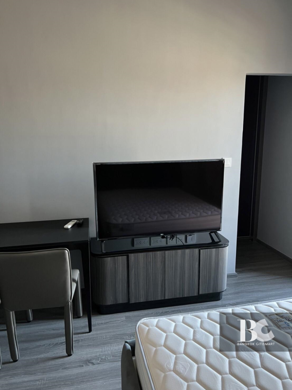 ให้เช่า Studio 28 ตร.ม. งบ 16,000 ใกล้สวนสันติภาพ รางน้ำ | Ideo Mobi Rangnam | 16,000 บาท/เดือน