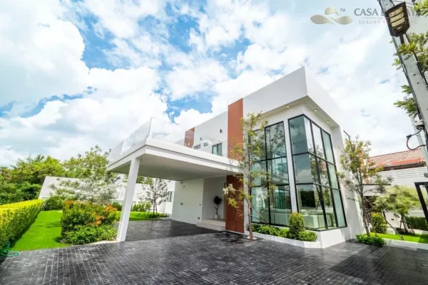 Spacious Modern Luxury Pool Villa in Tungklom-Talman, Pattaya
