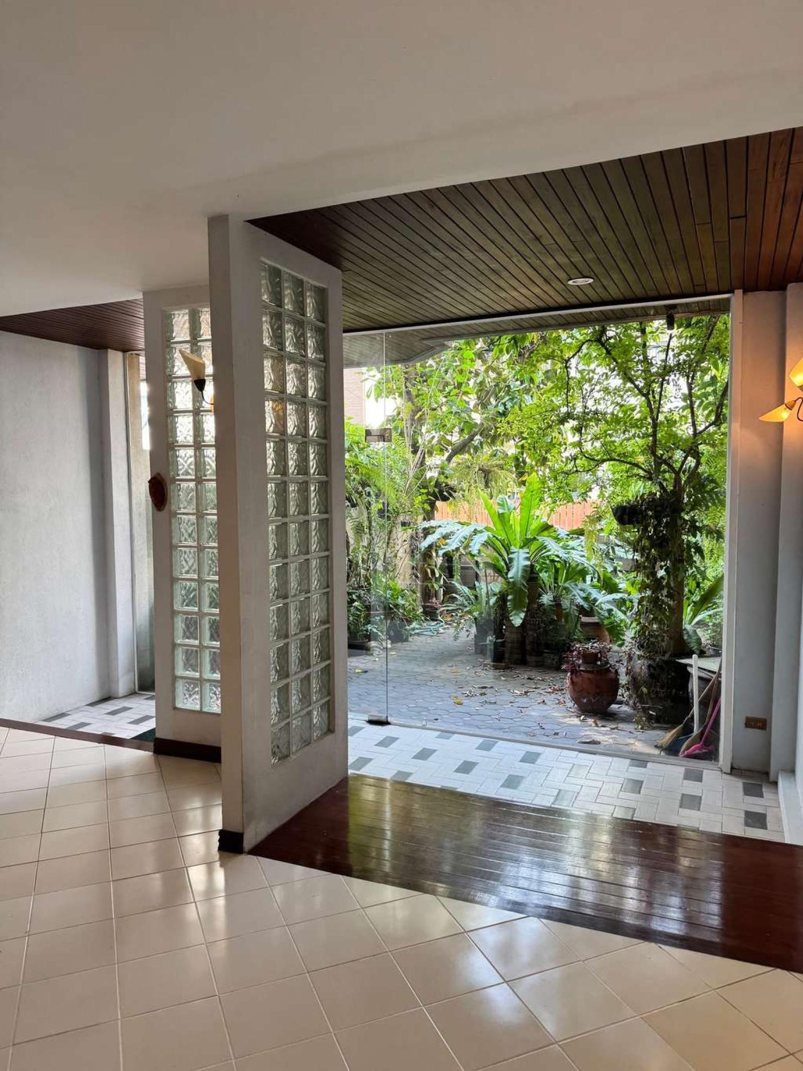 Townhouses for rent in Soi Thonglor 7 (2 units) / 12 Bedrooms (FOR RENT) GNG330