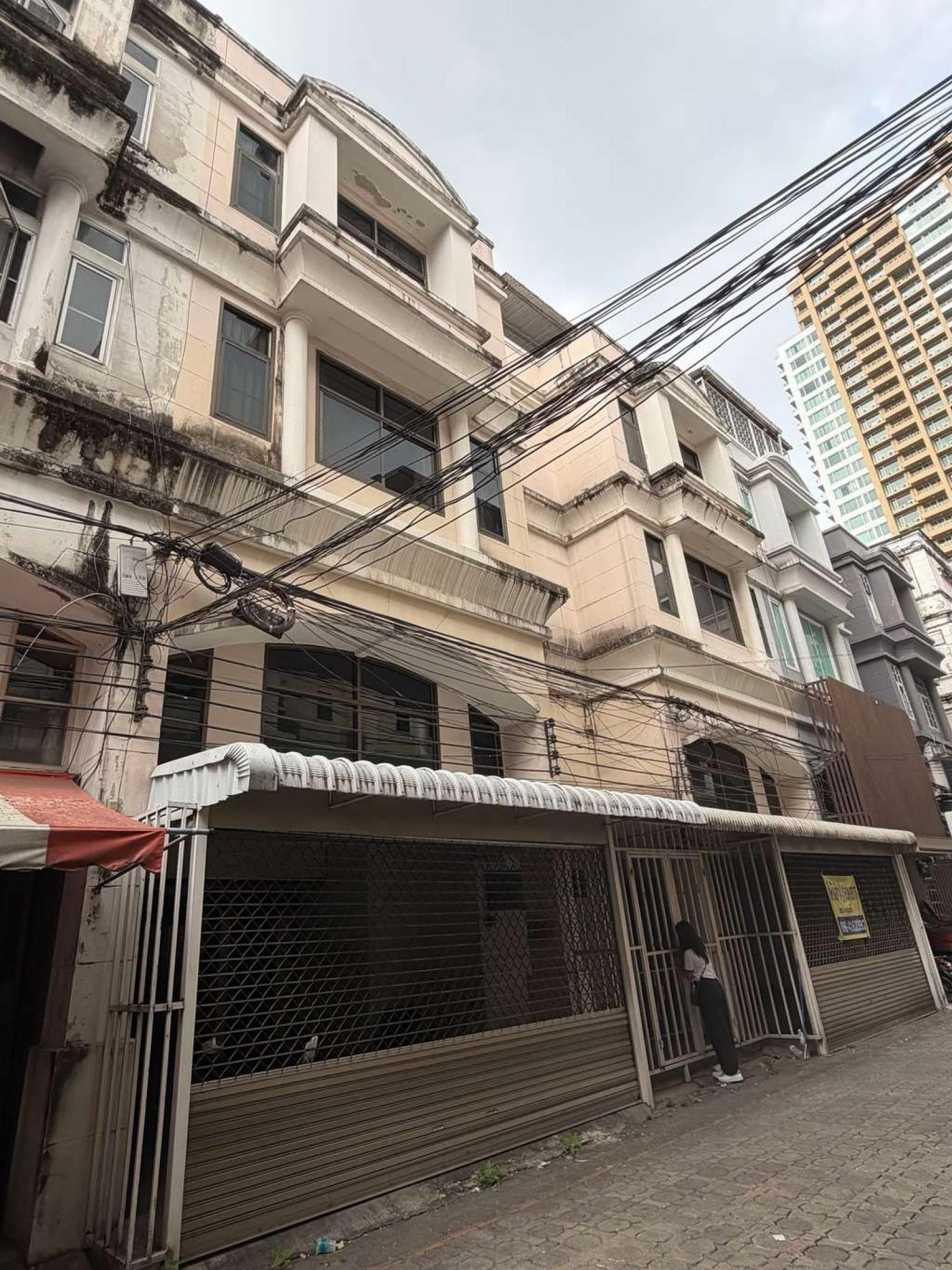 Townhouse, Sukhumvit Soi 39 / 8 Bedrooms (FOR RENT) GNG332