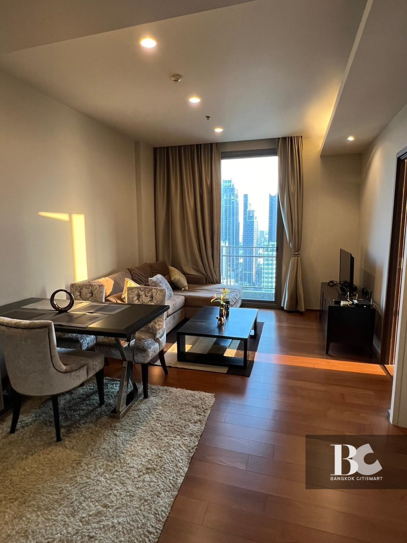 ให้เช่า 1 Bed 54.24 ตร.ม. ฝ้าสูง 3 ม. ใกล้ MAZE ทองหล่อ | Quattro by Sansiri | 45,000 บาท/เดือน ให้เช่า 1 Bed 54.24 ตร.ม. ฝ้าสูง 3 ม. ใกล้ MAZE ทองหล่อ | Quattro by Sansiri | 45,000 บาท/เดือน