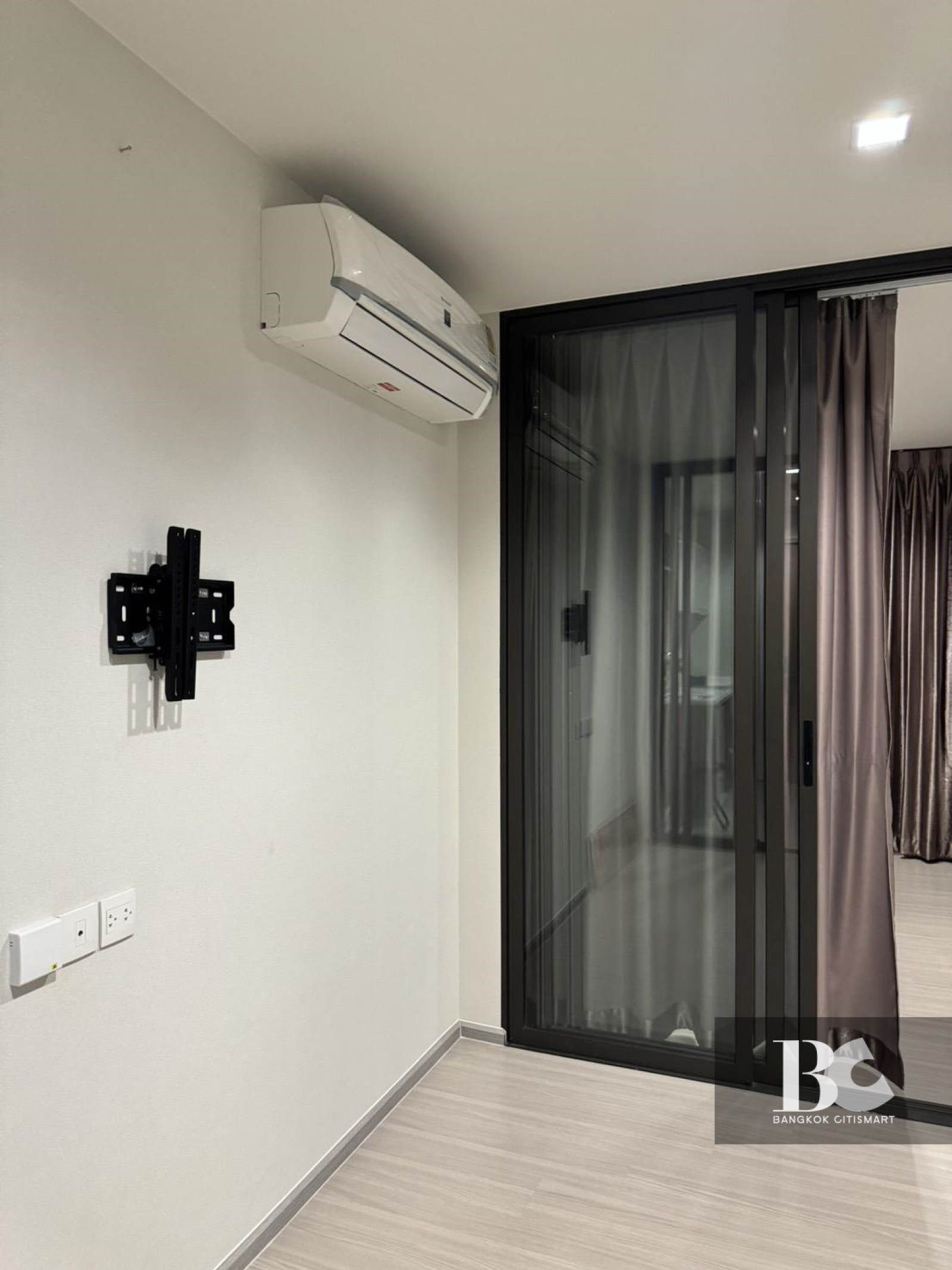 ให้เช่า 1 Bedroom Plus 35 ตร.ม. งบ 18,000 ใกล้ BTS โพธิ์นิมิตร | LIFE Sathorn Sierra | 18,000 บาท/เดือน