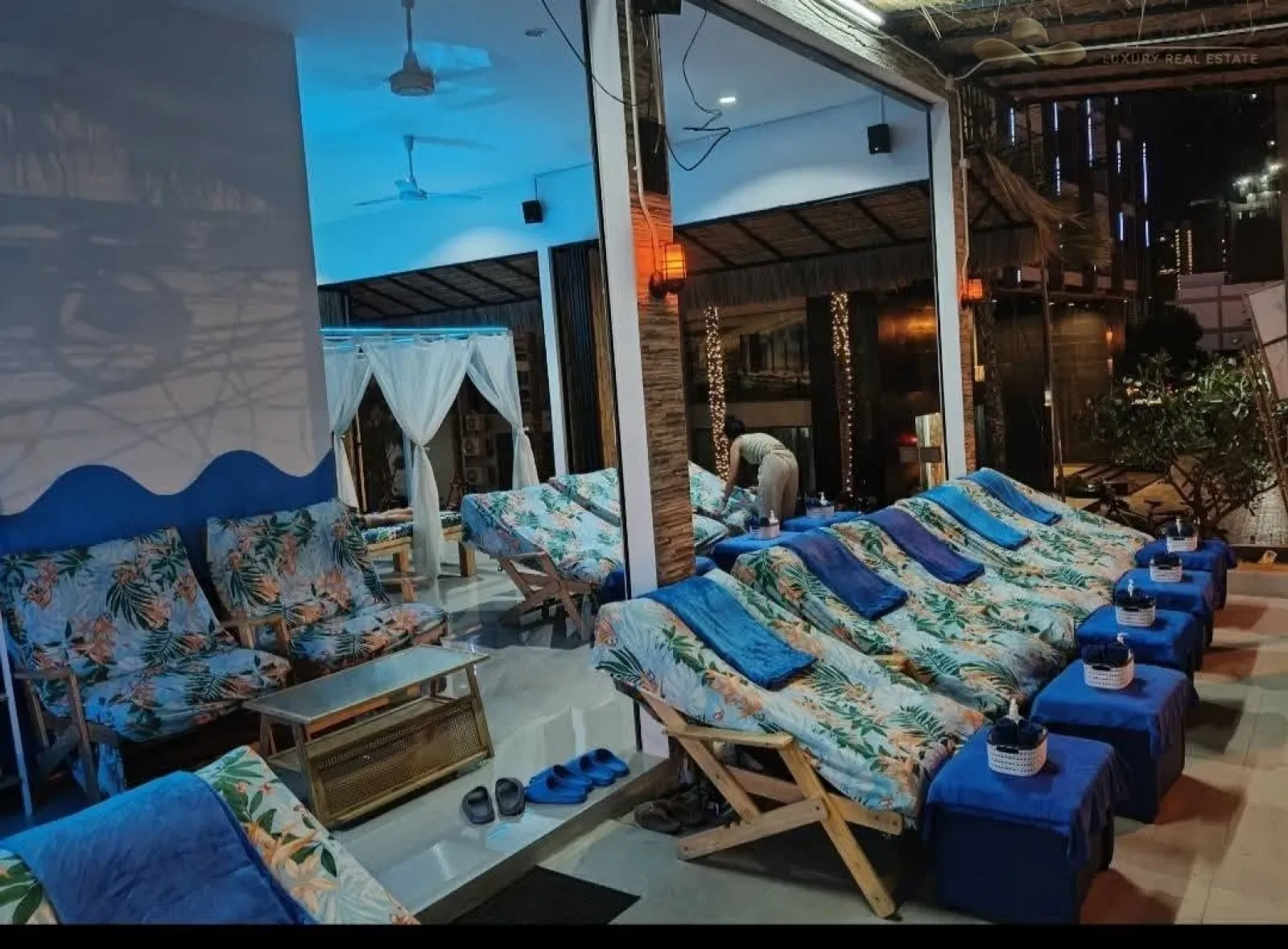 เซ้งกิจการร้านนวดขนาด 2 คูหา ทำเลทอง เขาพระตำหนักพัทยา