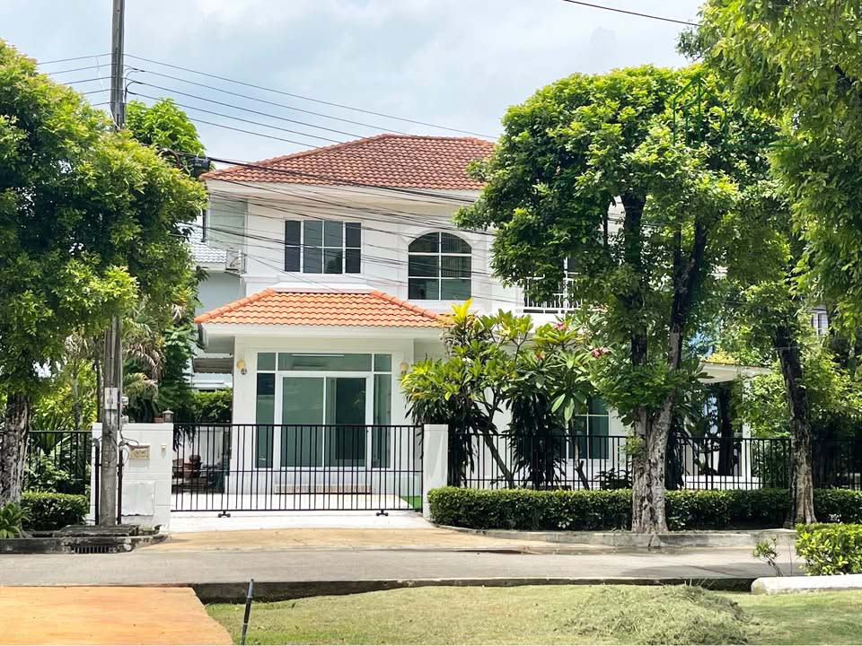บ้านเดี่ยว 2 ชั้น หมู่บ้าน ปาริชาต สุวินทวงศ์ รีโนเวทใหม่ทั้งหลัง 