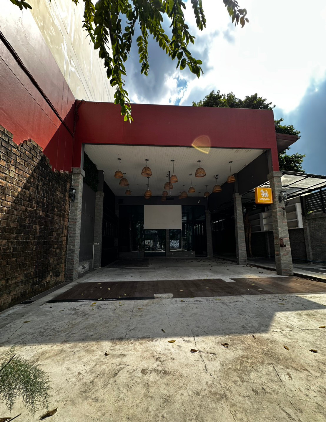 For Rent: Commercial Space in Phatthanakan 20, On Nut 17 and Phatthanakan 30, 240 sq.wah, 300 sq.m. Usable Area, Large Kitchen and Parking, 66,000 THB/Month