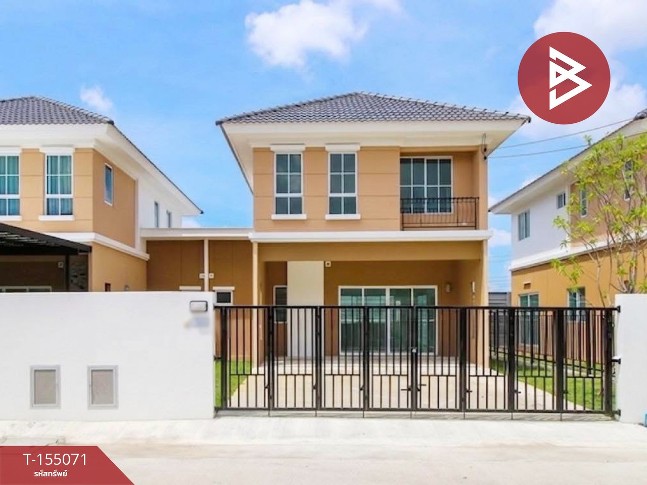 Semi-detached house for sale, Pruksa Village, Theparak-Muang Mai, Project 1, Samut Prakan.