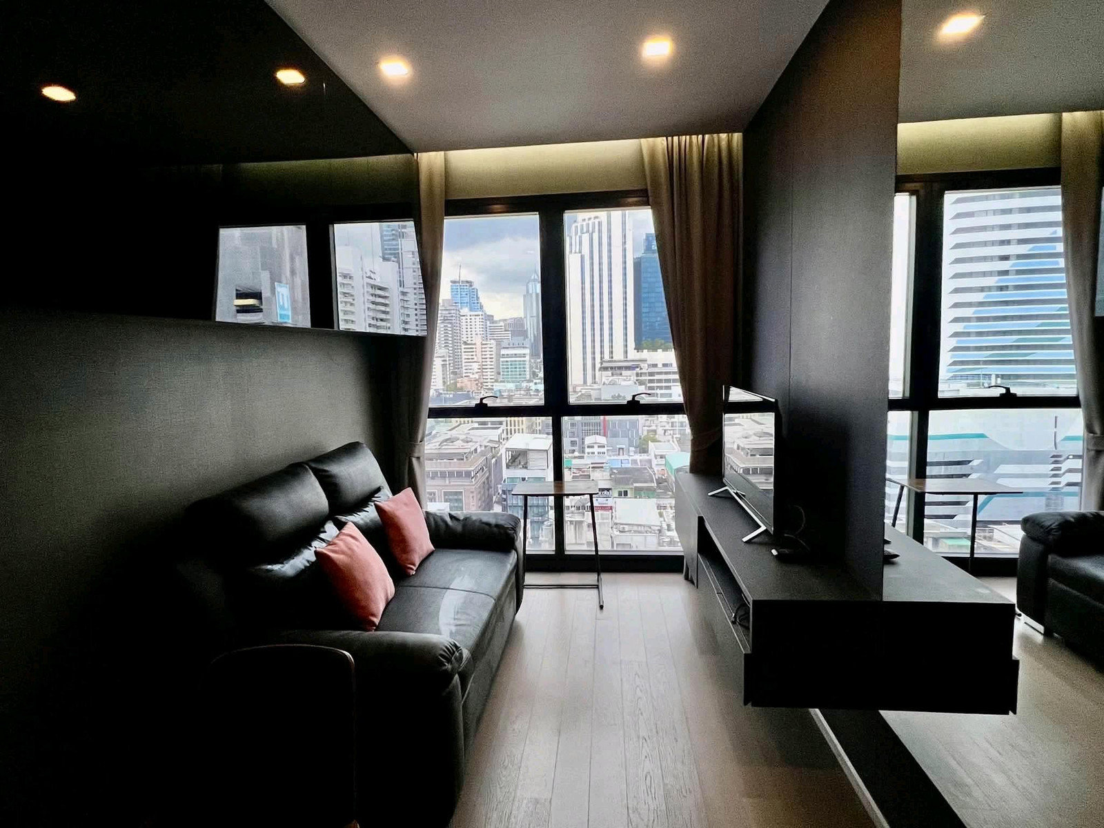 ASHTON ASOKE, a luxury condo in the heart of Asoke. Location in the heart of the city, close to BTS and MRT, convenient travel, close to shopping, offices, and urban lifestyles. 🏙️Travel: BTS Asoke, MRT Sukhumvit, connecting to Asoke Montri Road, Sukhumvi – รูปที่ 3