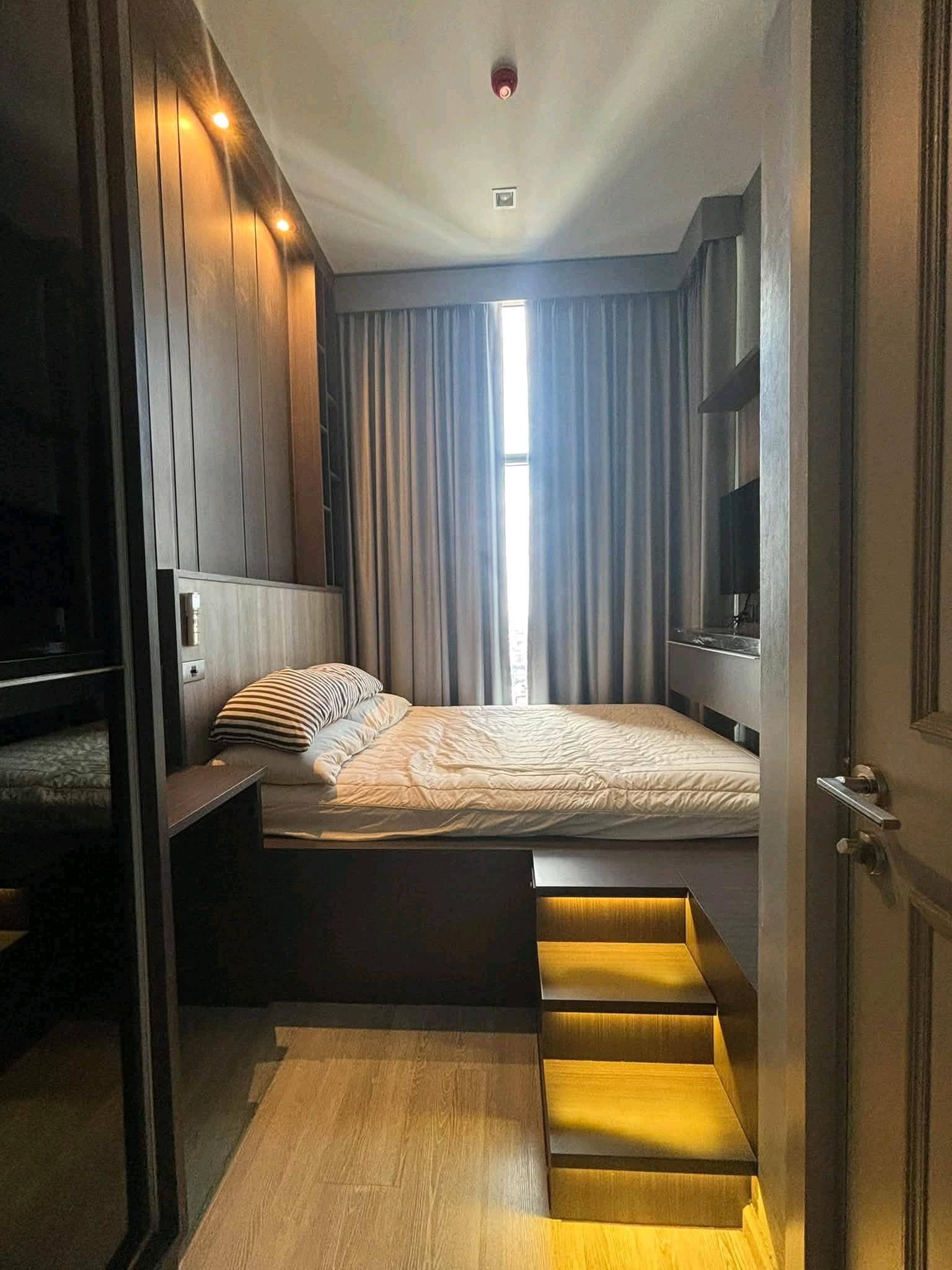 ✨ ชั้น 27 เพดานสูง โปร่งสบาย พร้อมดีไซน์ตกแต่งภายในแบบ Custom Interior Design – รูปที่ 4