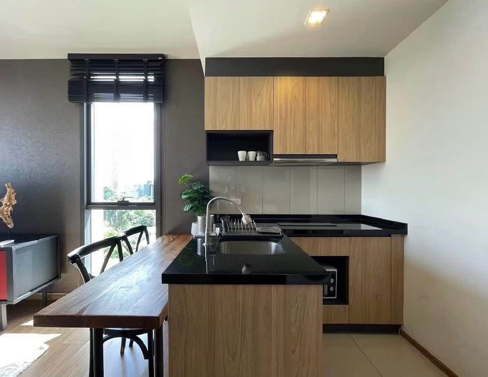 🏡 HASU HAUS by Sansiri – FOR RENT 🌿 คอนโด ฮาสุ เฮาส์ ให้เช่า | ห้องมุมริมน้ำสุดพิเศษ💰 ค่าเช่า 50,000 บาท/เดือน 📄 สัญญาเช่าขั้นต่ำ 1 ปี  🛏️ 2 ห้องนอน 🛁 2 ห้องน้ำ 📐 ขนาด 65 ตร.ม. 🏢 ชั้น 6 อาคาร – รูปที่ 3