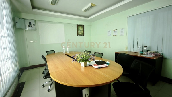 Rare Gem! 4.5-Storey Home Office/Commercial Building in Inthamara-Saphankwai | 700 Sq.m. Space & 8 Parking Spots No.50-OT-69014 – รูปที่ 2