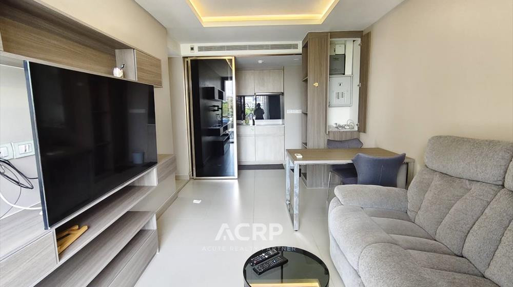 Luxury 5-star hotel-style condominium in the heart of Sukhumvit, near BTS Thonglor (only 300 meters)