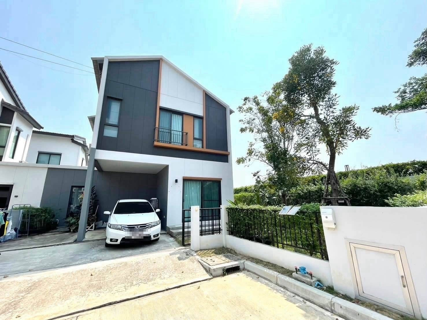 Twin house for rent/sale at Anasiri Bangna. ✈️🎊💸