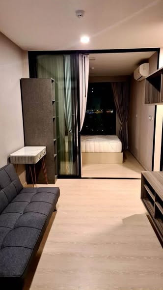 For rent, Knightsbridge Phaholyothin Interchange, 1 bedroom, 29.45 sq m, price 13,000 baht/month.