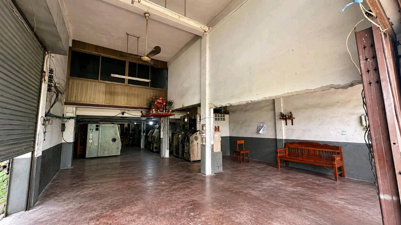 Building for sale, 2 units intersecting with each other. Added to it well! Sakae Ngam (early) between Soi 6 and Soi 8 [Very good price!] (Exclusive!)