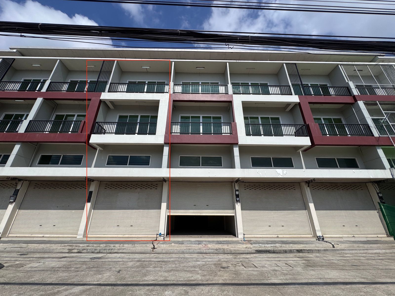 Phachi commercial building for sale Brand new renovation, next to the main road, Thong Phachi location, Ayutthaya, answering every business and living need.