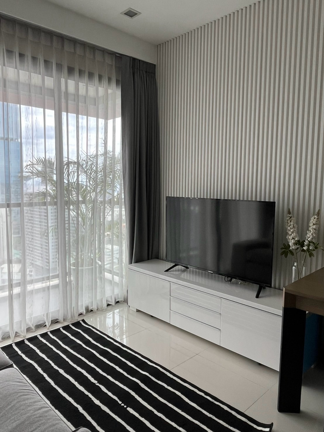 Best price in the project! High floor + Pet Friendly in the heart of Phayathai 🔥 M Phayathai, 1 bedroom, 1 bathroom, large size 45 sq m, selling for only 7.4 million baht! (Its just over 164,x per sq m.) This price is high floor, plus you can raise dogs a – รูปที่ 4