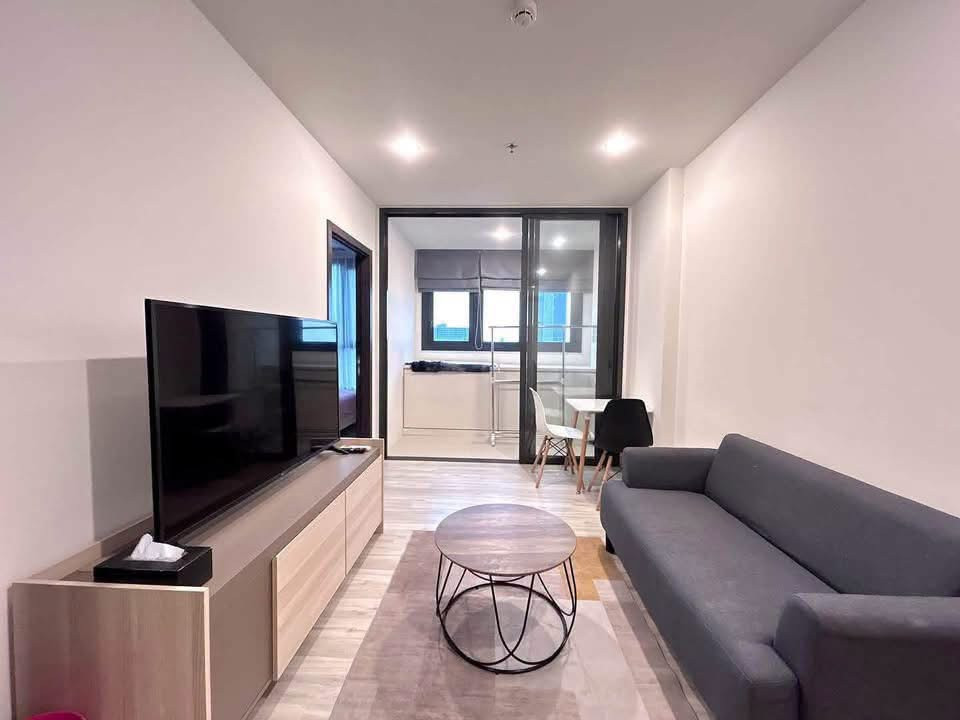 For Rent: XT Huaikhwang, 35 sq.m., 1 Bedroom, 1 Bathroom, 12A Floor, Building B, Fully Furnished, Enclosed Kitchen, 75 Meters from MRT Huai Khwang, 23,000 THB/Month
