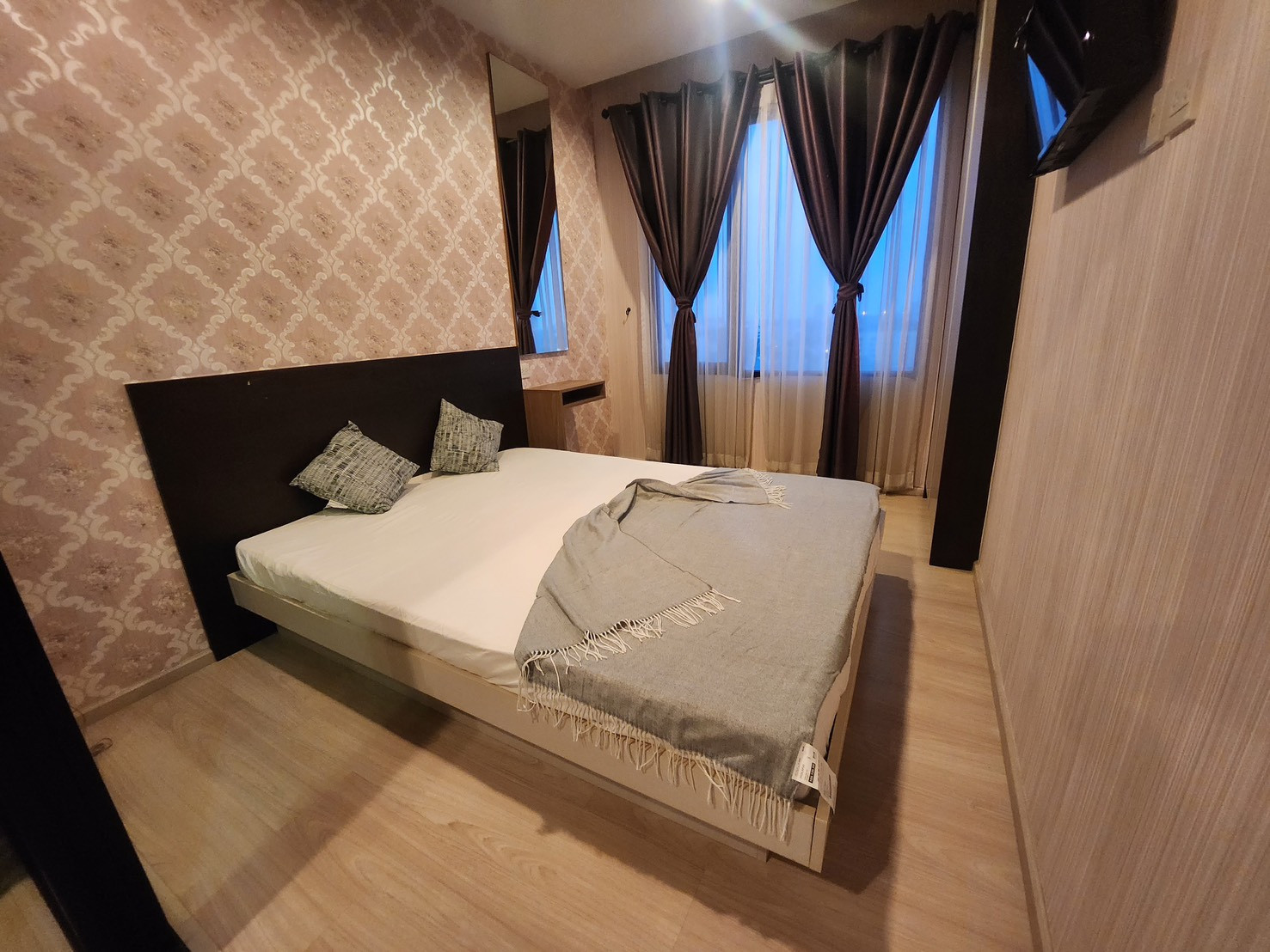 Condo for sale, The Gallery Bearing, good location, nice to live in, worth investing in, near BTS Bearing - Expressway (Bangna) - Ring Road - BITEC Bangna - Central Bangna - Imperial Samrong. Condo for sale, The Gallery Bearing, good location, nice to live in, worth investing in, near BTS Bearing - Expressway (Bangna) - Ring Road - BITEC Bangna - Central Bangna - Imperial Samrong.