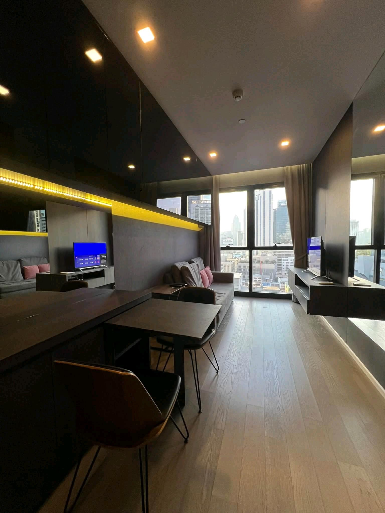 ASHTON ASOKE, a luxury condo in the heart of Asoke. Location in the heart of the city, close to BTS and MRT, convenient travel, close to shopping, offices, and urban lifestyles. 🏙️Travel: BTS Asoke, MRT Sukhumvit, connecting to Asoke Montri Road, Sukhumvi – รูปที่ 2