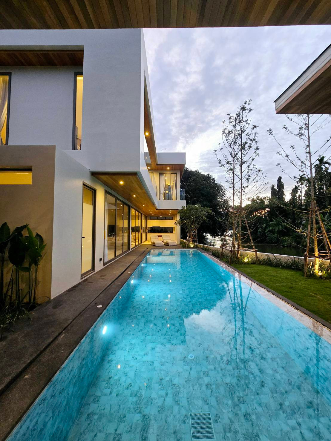 Contemporary 5-Bed Lakeside Pool Villa | Private Saltwater Pool in Chalong