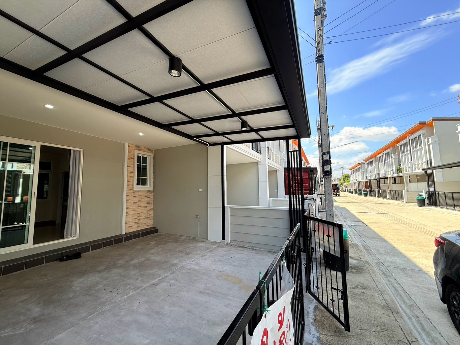 🏡✨ 𝗚𝗢𝗟𝗗𝗘𝗡 𝗧𝗢𝗪𝗡 Vibhavadi–Rangsit | Townhome 𝟰 bedroom 🛏️ | 𝟭𝟮𝟬 sq m | New house, never rented 🔥 | Near Future Park Rangsit | Ready to move in 🔑 | Rent 𝟮𝟬,𝟬𝟬𝟬 baht/month‼️