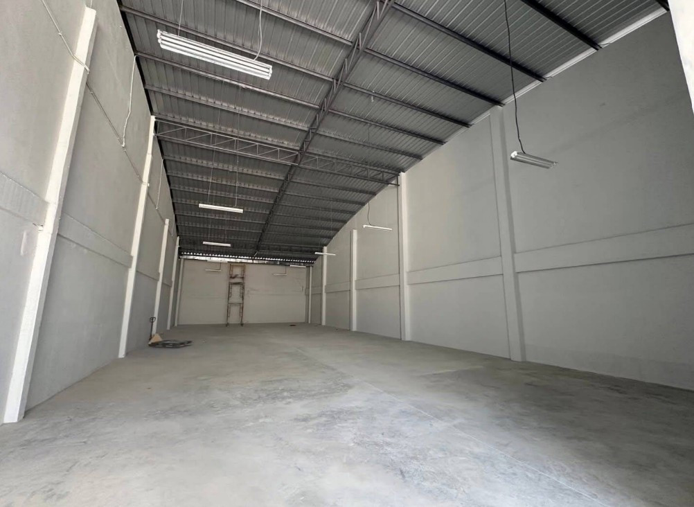 ปล่อยเช่า 📦 โกดัง ออฟฟิศ 📐️ เนื้อที่ 468 ตรม ว่าง 6 หลัง ตีทะลุเป็นโกดังใหญ่ได้📍 พันท้ายนรสิงห์ สมุทรสาคร 