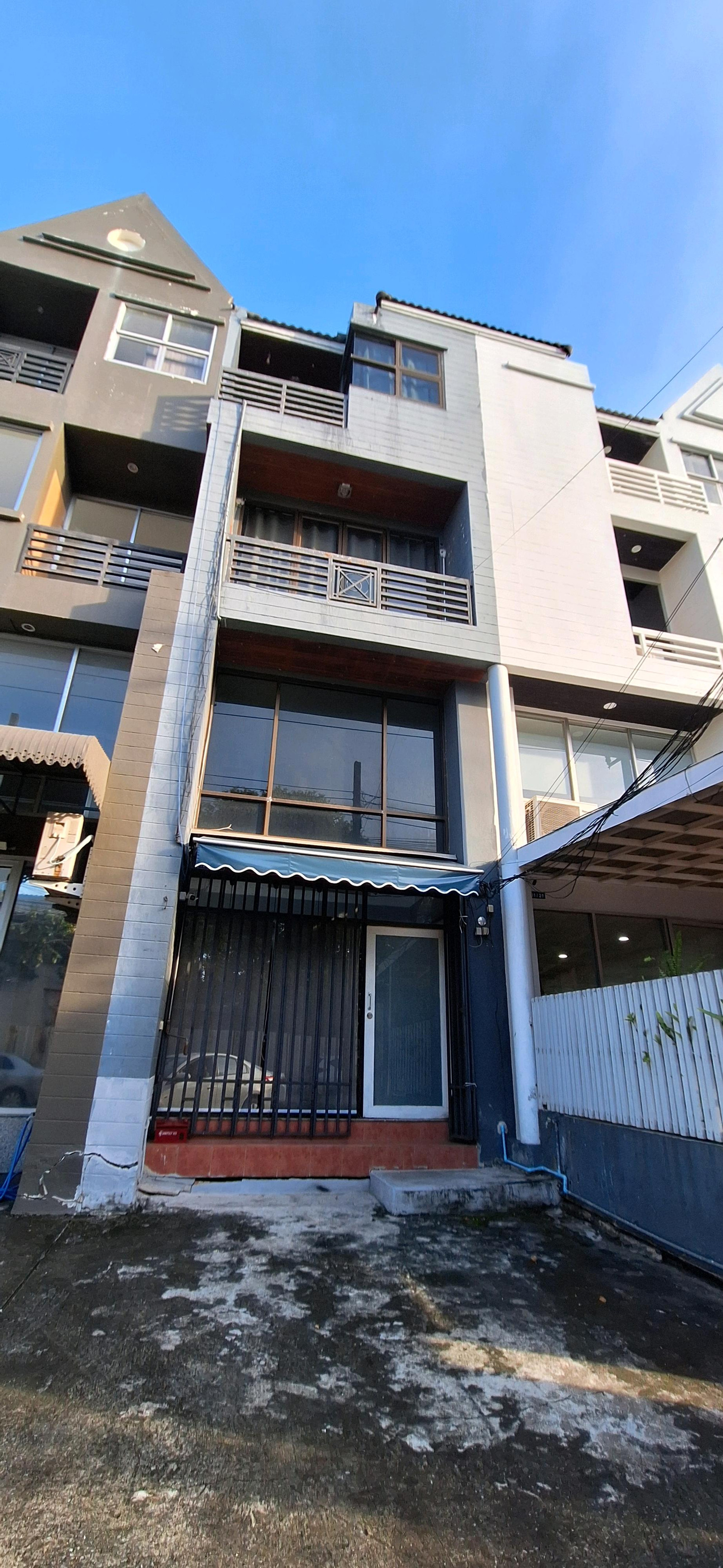 Office for rent, town in town, Soi 2, Sriwara, price 32,000 baht.