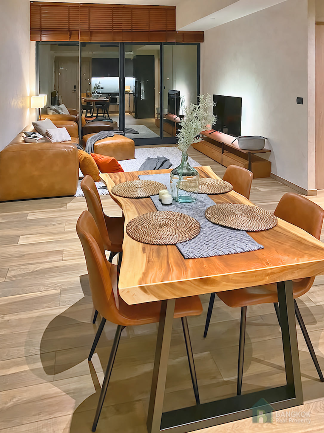 The Lofts Asoke Corner Unit for Rent | 2 Bedrooms 200m to MRT Phetchaburi