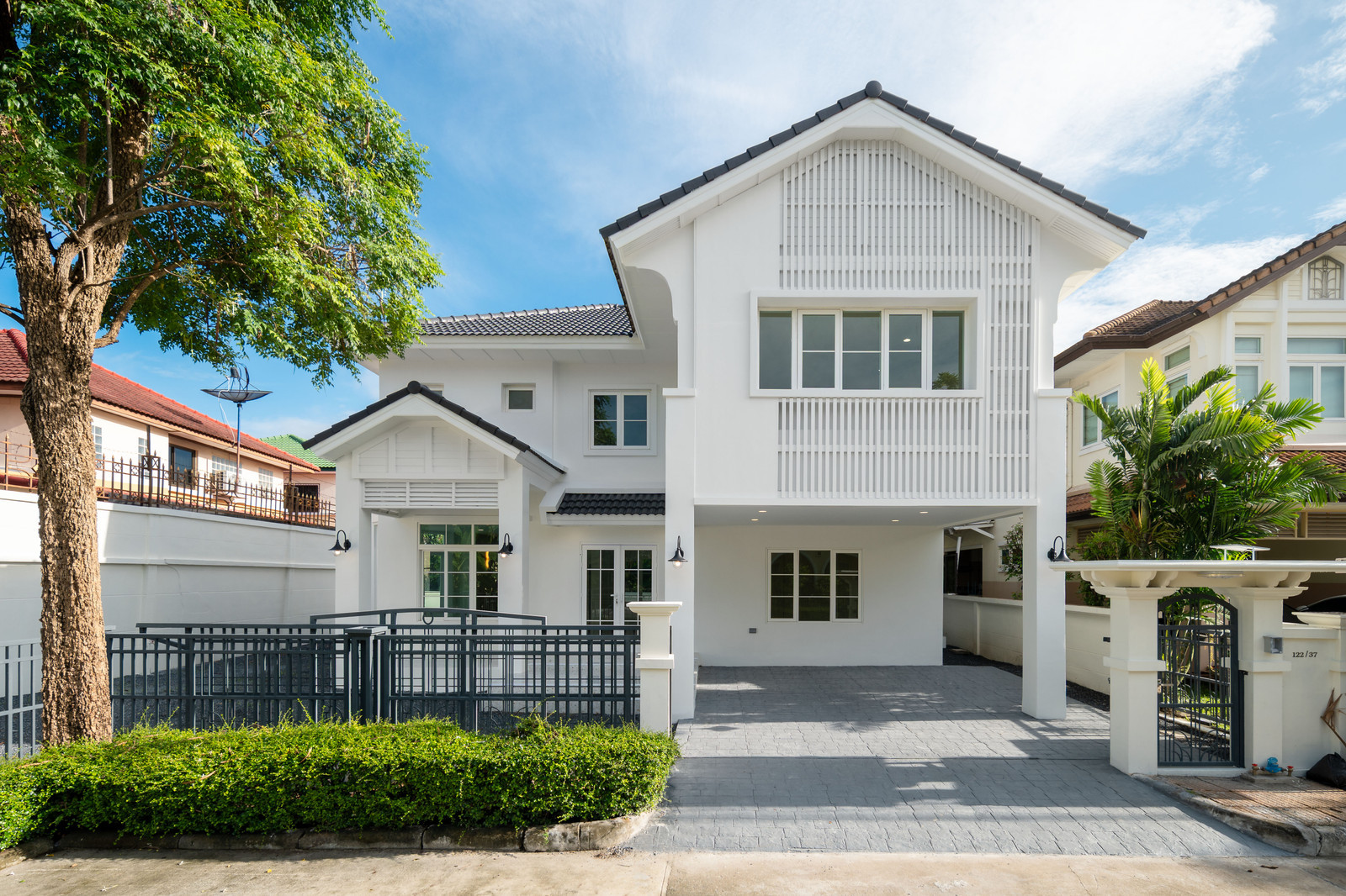 🏡 ขายบ้านเดี่ยว 2 ชั้น สไตล์มินิมอลโมเดิร์น หมู่บ้านราชพฤกษ์ สุขุมวิท 103 (ใกล้สวนหลวง ร.9) บ้านสวย รีโนเวทใหม่พร้อมอยู่ โทนสีขาวอบอุ่น บรรยากาศร่มรื่น ฟังก์ชันครบครันสำหรับทุกคนในครอบครัว