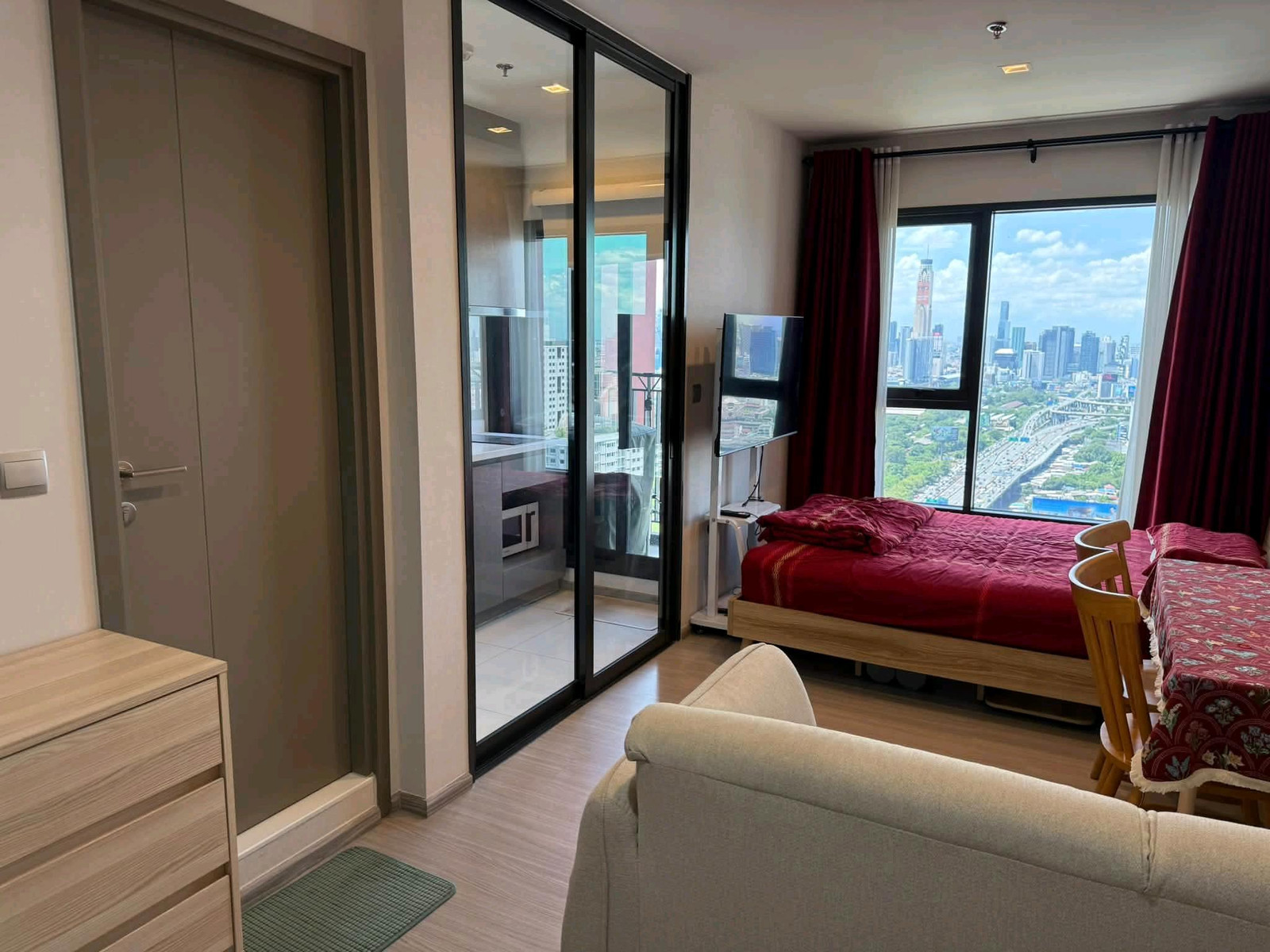 Studio room with Tollway view, city center location, convenient transportation, fully furnished. Move in immediately! – รูปที่ 3