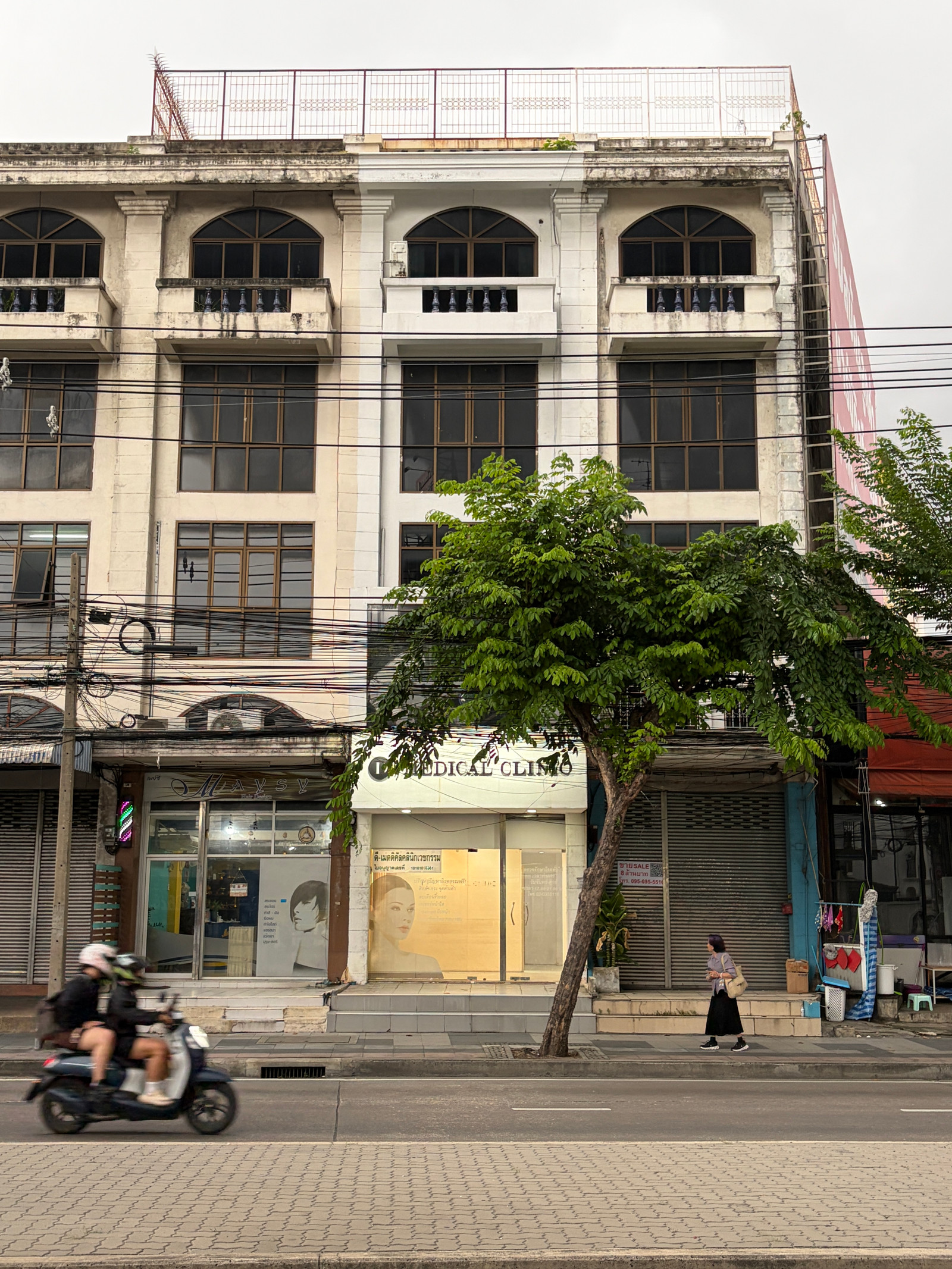 ขายอาคารพาณิชย์ 4.5 ชั้น ถ.กรุงเทพ-นนทบุรี วงศ์สว่าง ที่ดิน 16.6 ตร.ว. พื้นที่ใช้สอย 300 ตร.ม. ห้องน้ำทุกชั้น ใกล้ MRT วงศ์สว่าง