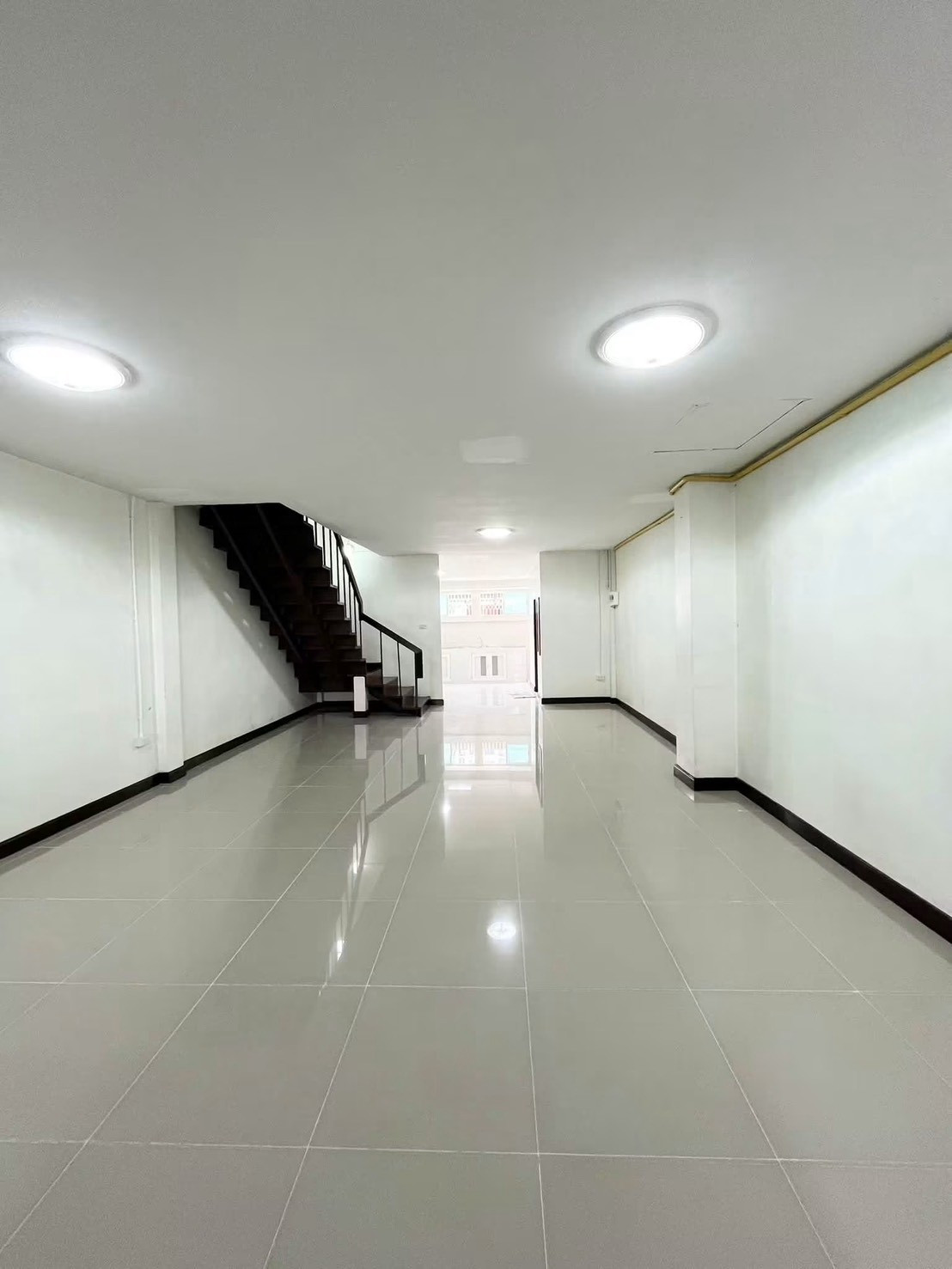 🏡✨ FOR RENT | ทาวน์โฮม 2 ชั้น หมู่บ้านคลองจั่นวิลล่า 1 ซอยนวมินทร์ 32 ทำเลเกษตร–นวมินทร์ 2 ห้องนอน 2 ห้องน้ำ ใกล้ปากซอยเพียงประมาณ 200 เมตร! 💛 บ้านพร้อมเข้าอยู่ 1 ธันวาคม 2569 (1 ธ.ค. 2026) 💰 ค่าเช่าเพียง 16,000 บาท/เดือน – รูปที่ 2