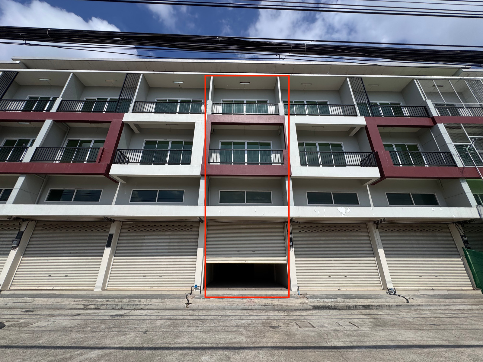 Phachi commercial building for sale Brand new renovation, next to the main road, Thong Phachi location, Ayutthaya, answering every business and living need.