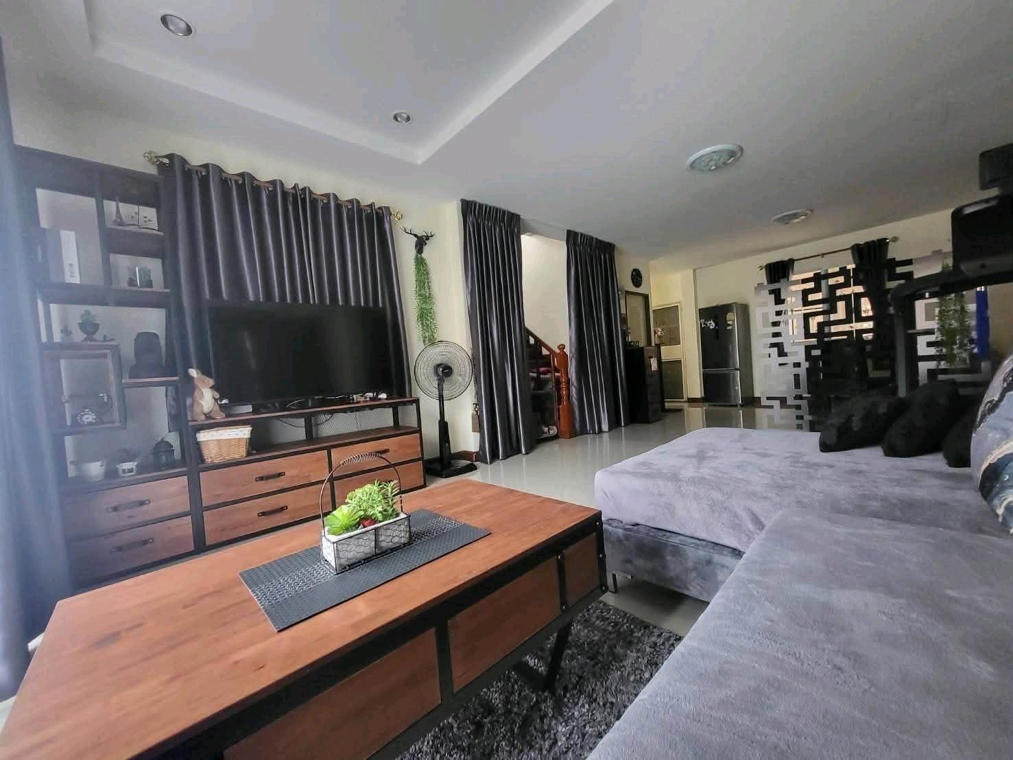 Semi-detached house near MEGA BANGNA ✨🏡 🐶 Pets welcome. If registering a company, add 3,000 baht/month, Bang Kaeo location, convenient travel, connecting Bangna-Trad, Srinakarin and the expressway in many routes, close to shopping malls, schools and hospi – รูปที่ 2