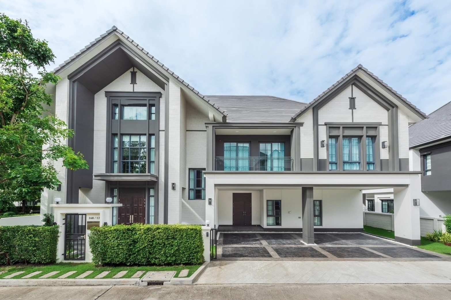 บ้านหรูพร้อมสระว่ายน้ำส่วนตัว ให้เช่า | โครงการเดอะ ซิตี้ บางนา 2 | 6 ห้องนอน 6 ห้องน้ำ | 320,000 บาท/เดือน