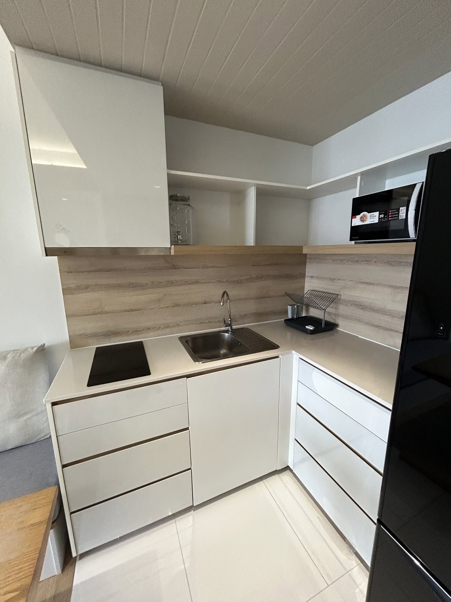 ขายคอนโด Triple Y Residence (ทริปเปิ้ล วาย เรสซิเด้นซ์) 66 ตร.ม. 2 นอน 2 น้ำ ชั้น 29 ใกล้ MRT สามย่าน 300 ม. | For Sale 2 Bed 2 Bath 66 sqm, 29th floor – รูปที่ 2